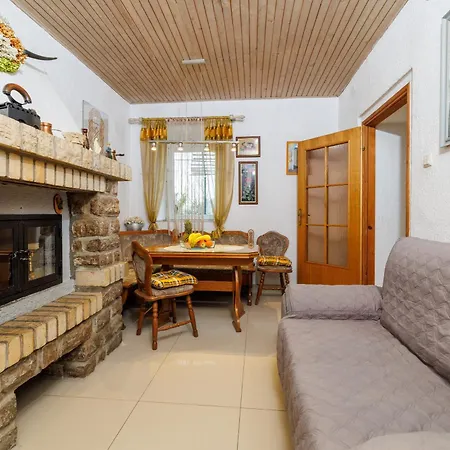 Holiday House With Private Jacuzzi 펜션
