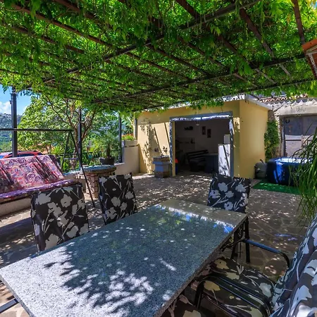 Holiday House With Private Jacuzzi *