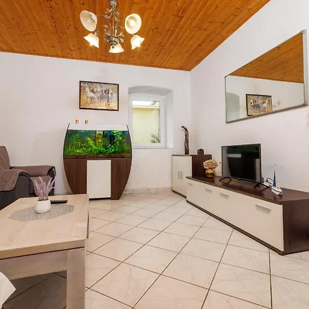 Holiday House With Private Jacuzzi *