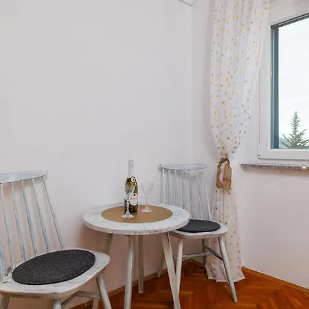 Holiday House With Private Jacuzzi Bribir (Primorje-Gorski Kotar)
