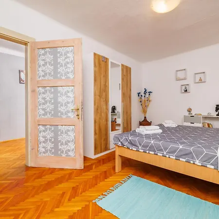 Holiday House With Private Jacuzzi Holiday home *