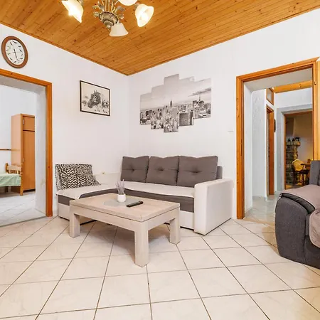 Holiday House With Private Jacuzzi Holiday home