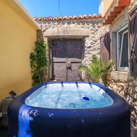 Holiday House With Private Jacuzzi Bribir (Primorje-Gorski Kotar)