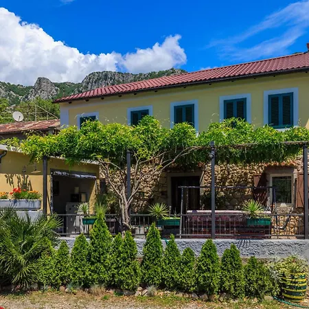 Holiday House With Private Jacuzzi * Bribir (Primorje-Gorski Kotar)