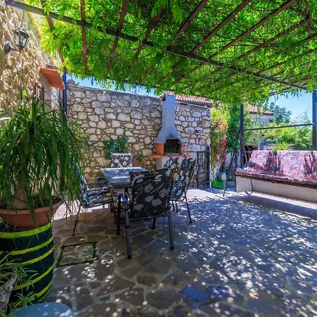 Holiday House With Private Jacuzzi * Bribir (Primorje-Gorski Kotar)